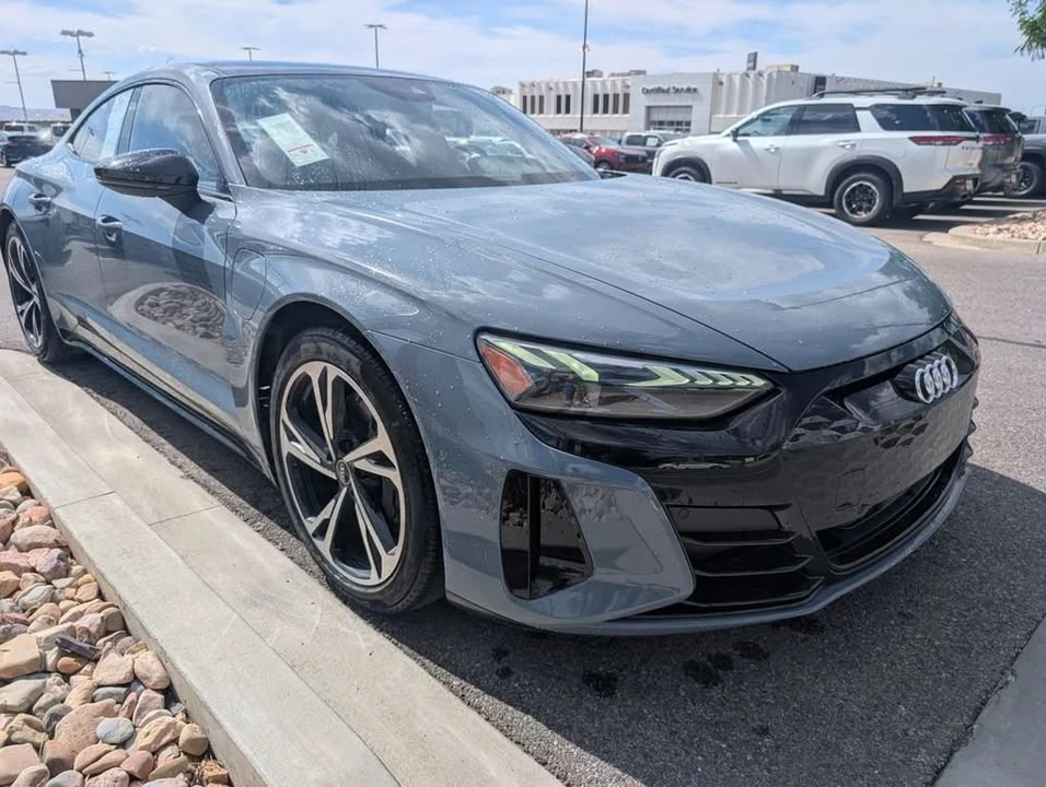 2022 Audi e-tron GT - Image 2 of 7