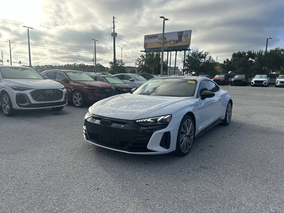 2022 Audi e-tron GT - Image 2 of 7