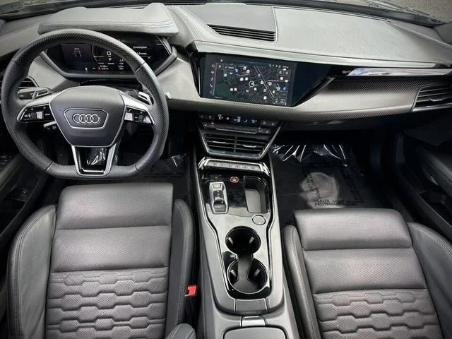 2022 Audi e-tron GT - Image 18 of 18