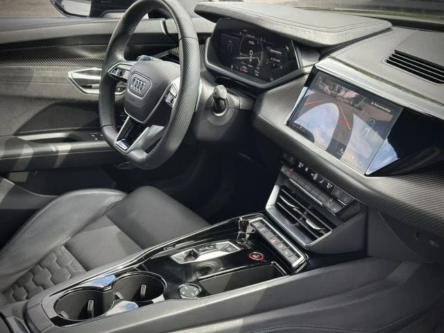 2022 Audi e-tron GT - Image 11 of 18