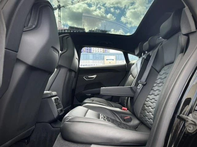2022 Audi e-tron GT - Image 15 of 18