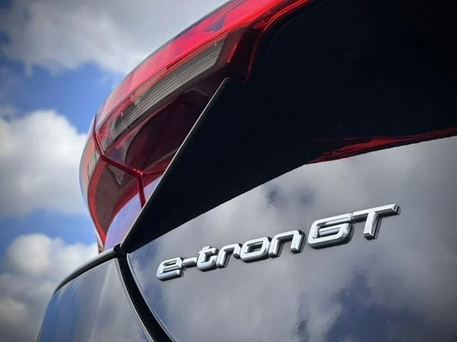 2022 Audi e-tron GT - Image 6 of 18