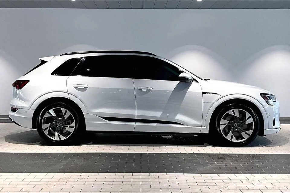 2022 Audi Q4 e-tron - Image 8 of 20