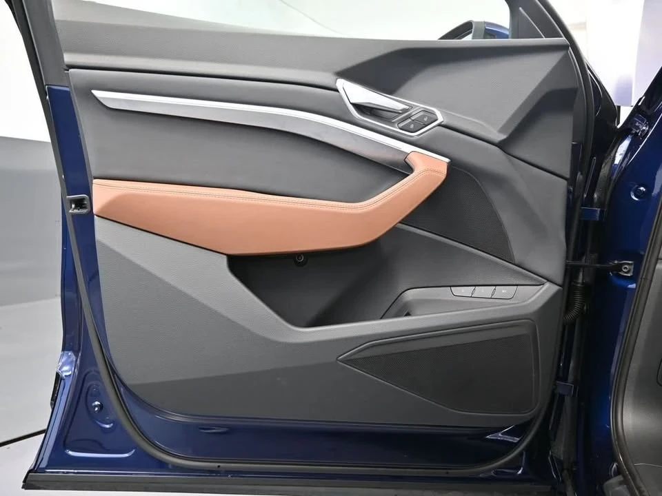 2022 Audi e-tron - Image 18 of 19