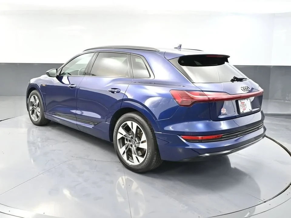 2022 Audi e-tron - Image 9 of 19