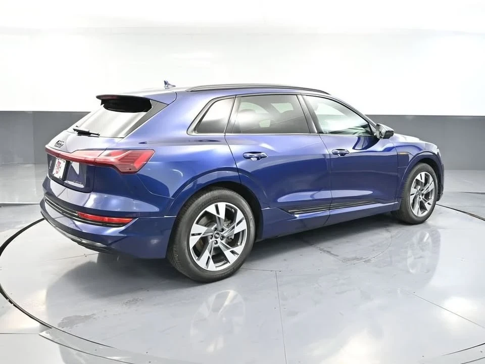 2022 Audi e-tron - Image 6 of 19