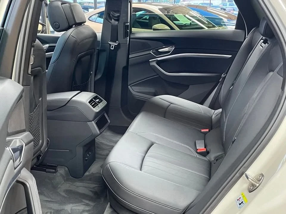 2022 Audi e-tron - Image 7 of 17