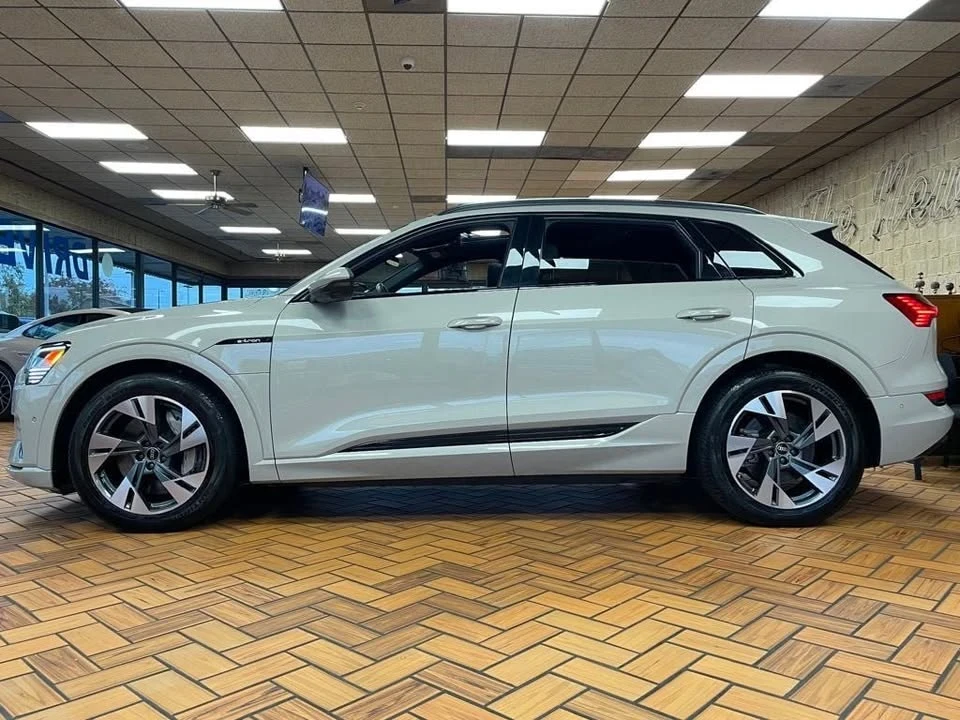 2022 Audi e-tron - Image 3 of 17