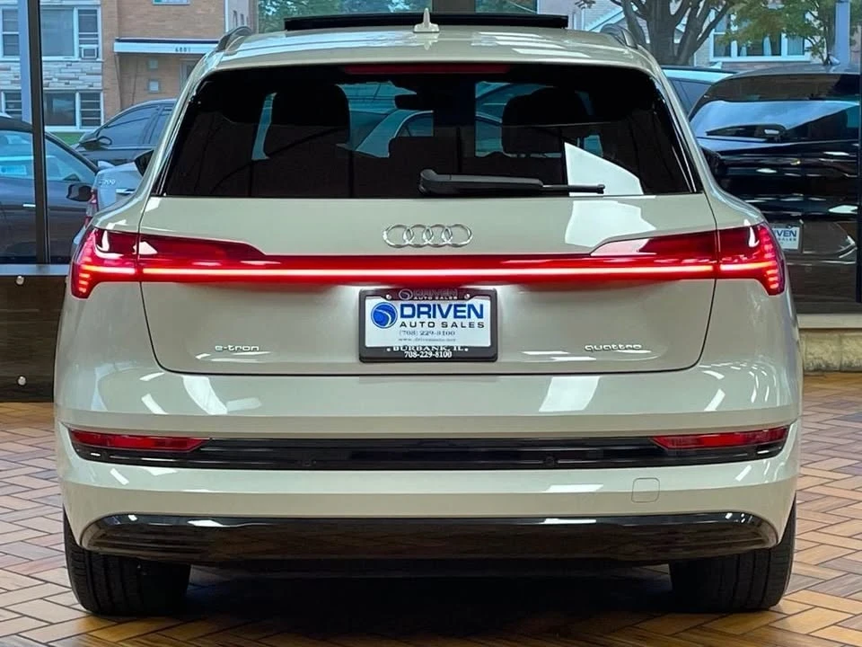 2022 Audi e-tron - Image 5 of 17