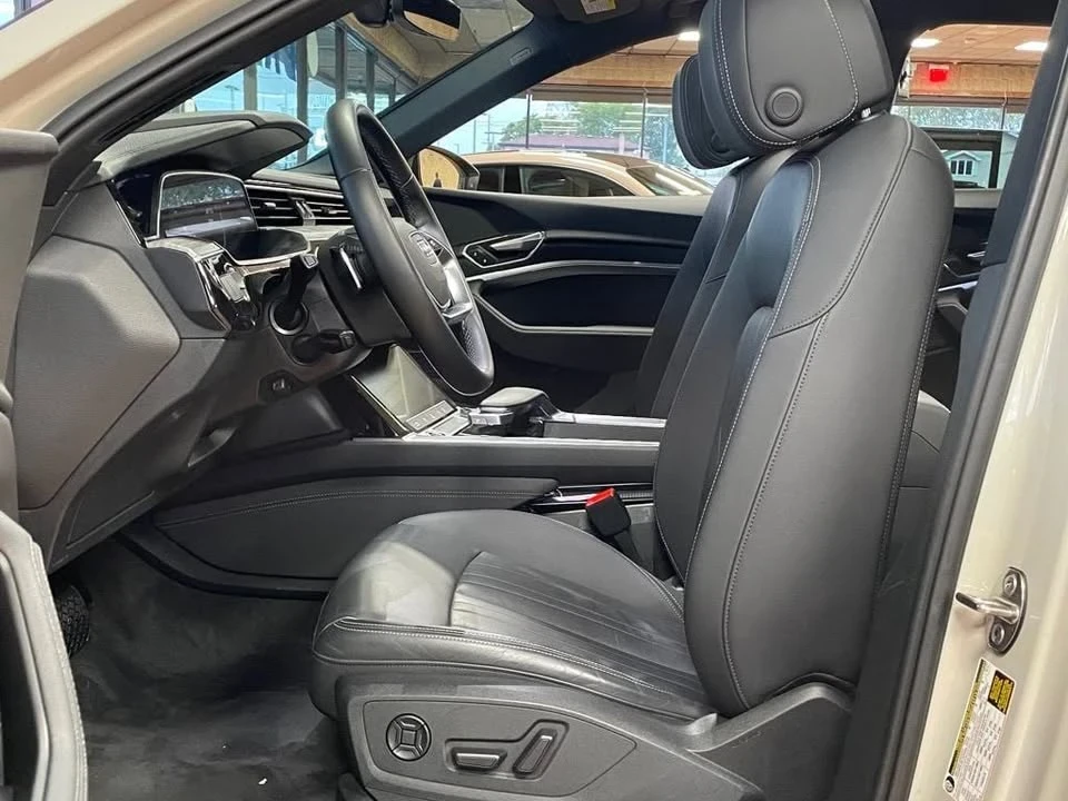 2022 Audi e-tron - Image 6 of 17