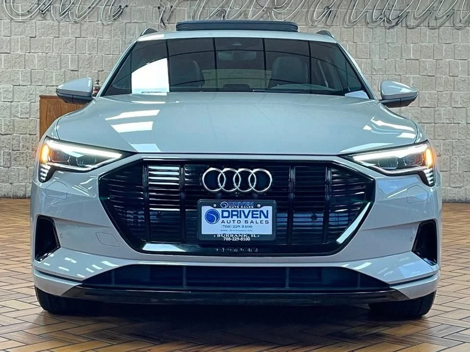 2022 Audi e-tron - Image 2 of 17