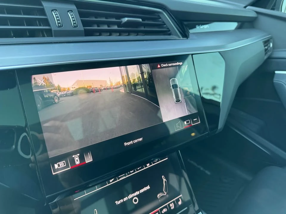 2022 Audi e-tron - Image 14 of 15