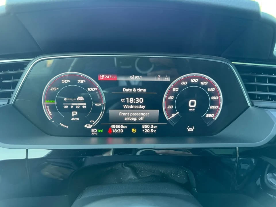 2022 Audi e-tron - Image 10 of 15