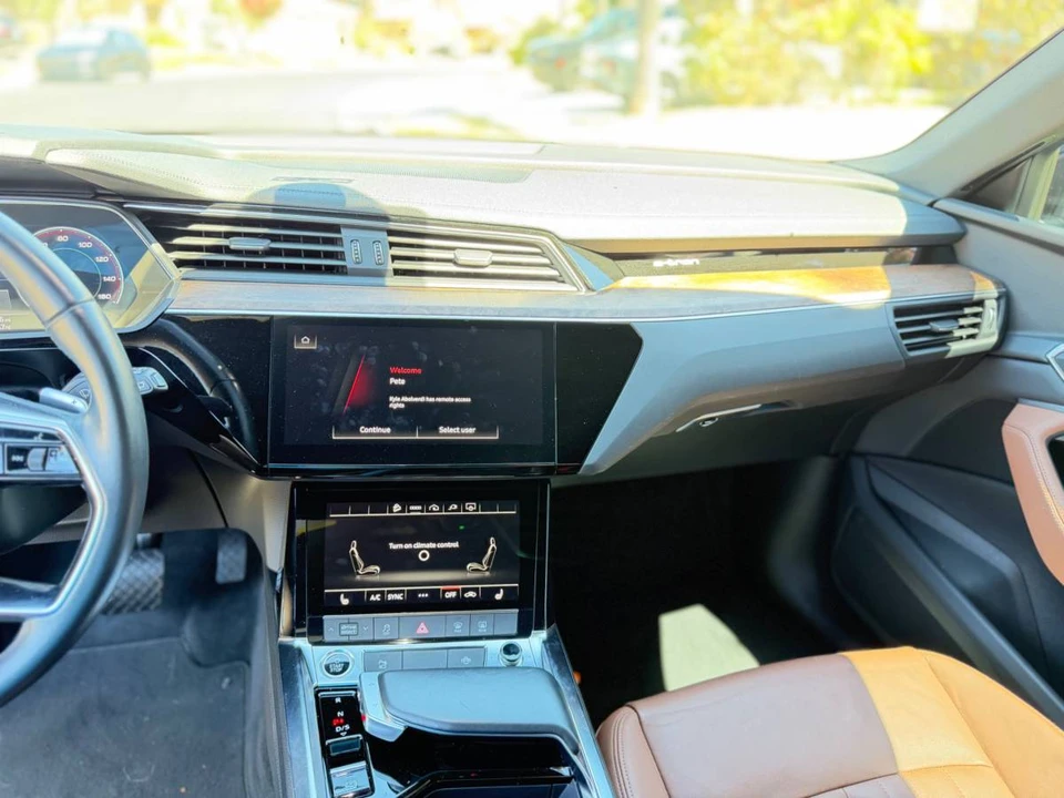 2022 Audi e-tron - Image 8 of 22
