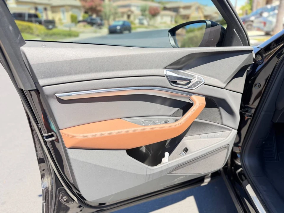2022 Audi e-tron - Image 12 of 22