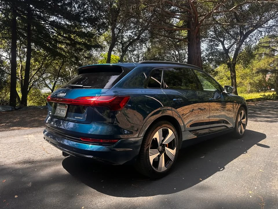 2022 Audi e-tron - Image 2 of 9