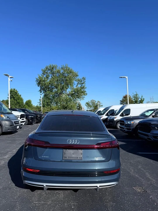 2022 Audi e-tron - Image 4 of 8