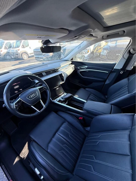 2022 Audi e-tron - Image 6 of 8