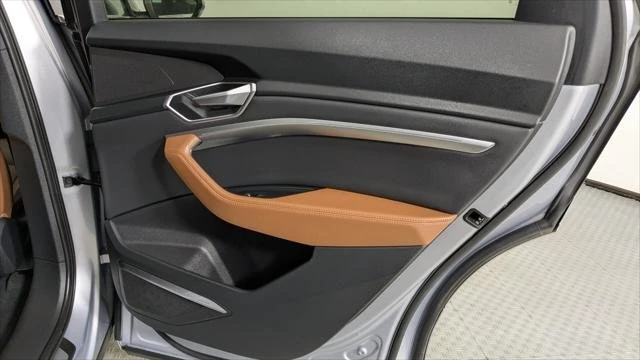 2022 Audi e-tron - Image 18 of 20