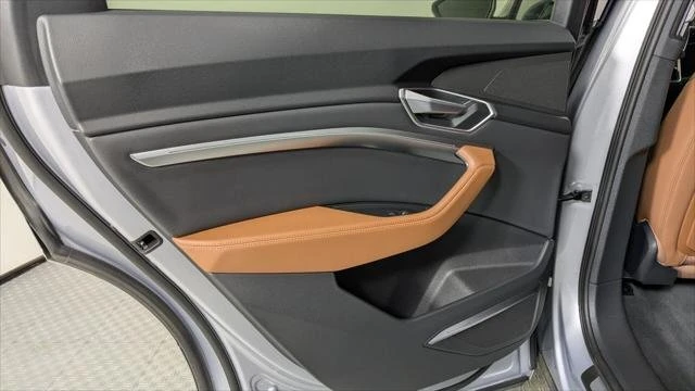 2022 Audi e-tron - Image 13 of 20