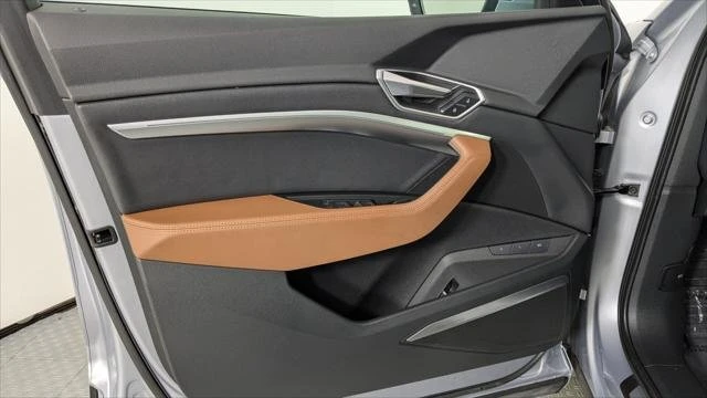 2022 Audi e-tron - Image 11 of 20
