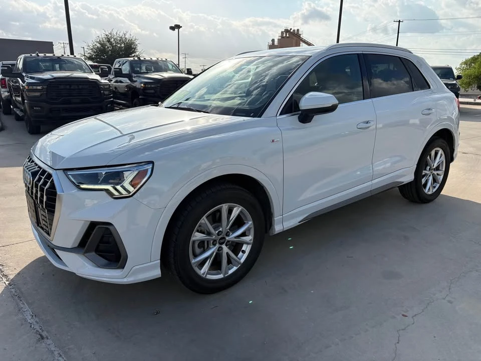 2022 Audi F3 Q3 - Image 2 of 12