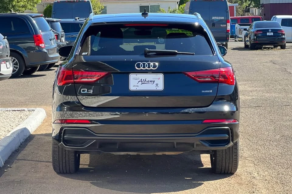 2022 Audi F3 Q3 - Image 2 of 17