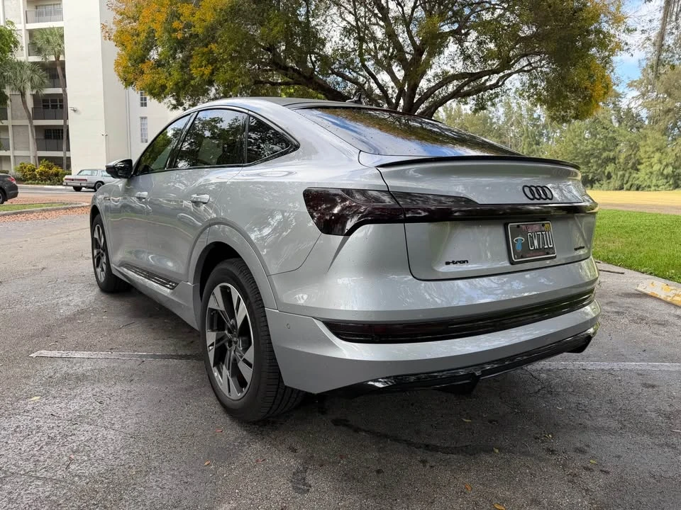 2022 Audi Q8 e-tron - Image 9 of 20