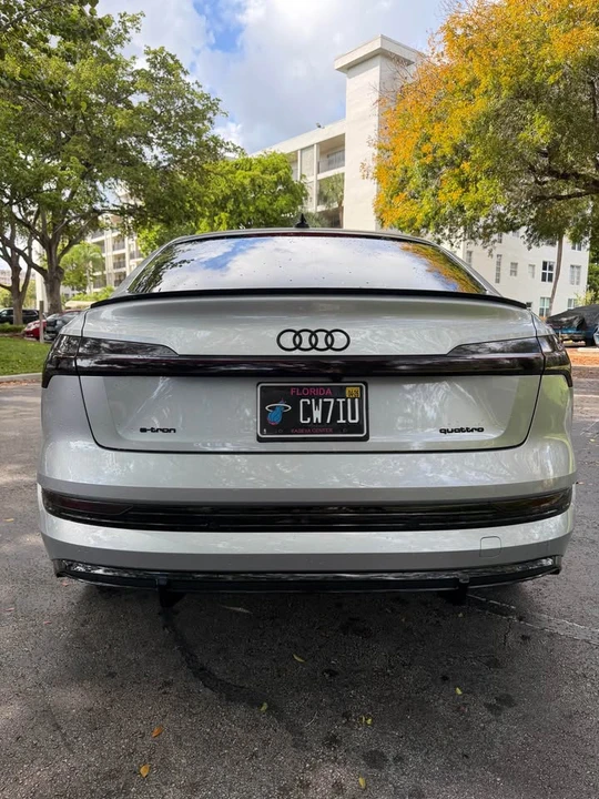 2022 Audi Q8 e-tron - Image 10 of 20