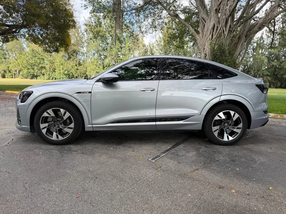 2022 Audi Q8 e-tron - Image 8 of 20