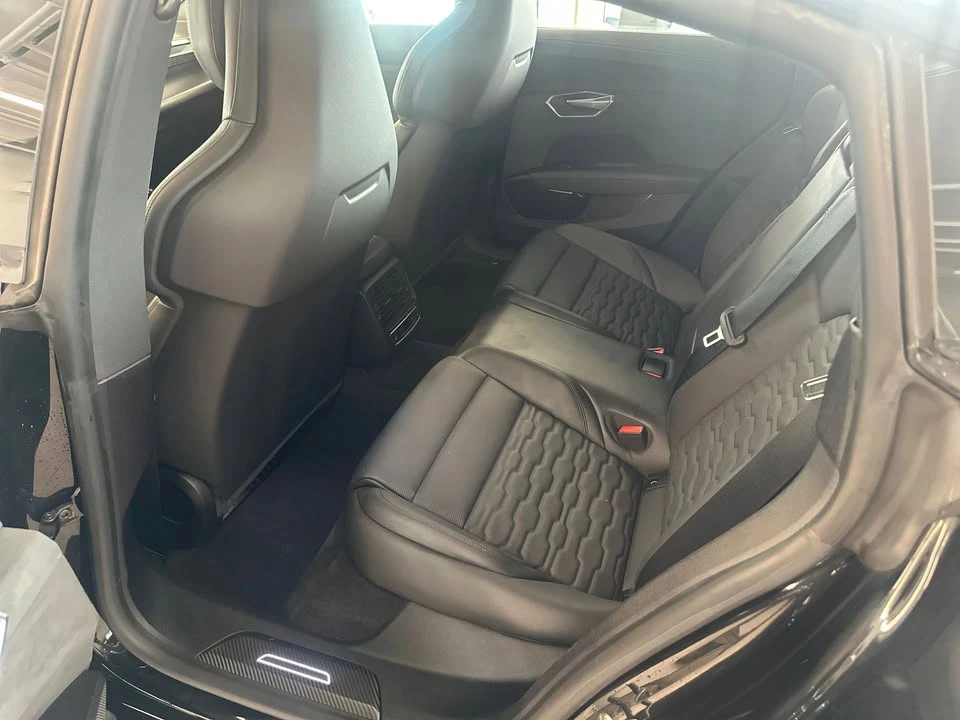 2022 Audi e-tron GT - Image 9 of 20