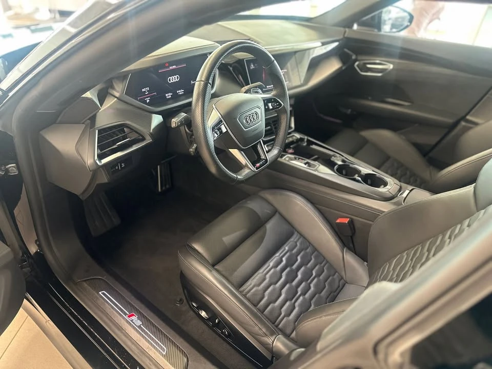 2022 Audi e-tron GT - Image 12 of 20