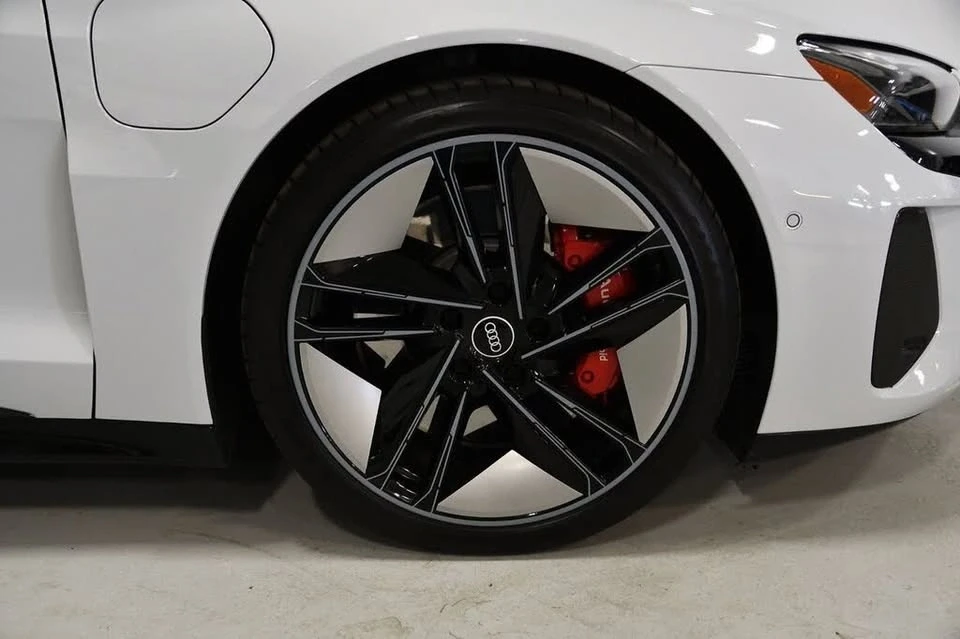 2022 Audi e-tron GT - Image 5 of 20