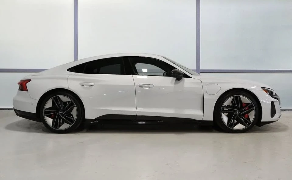 2022 Audi e-tron GT - Image 4 of 20