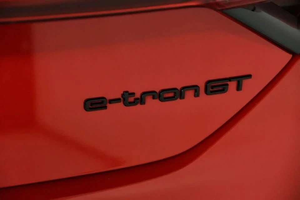 2022 Audi e-tron GT - Image 9 of 20