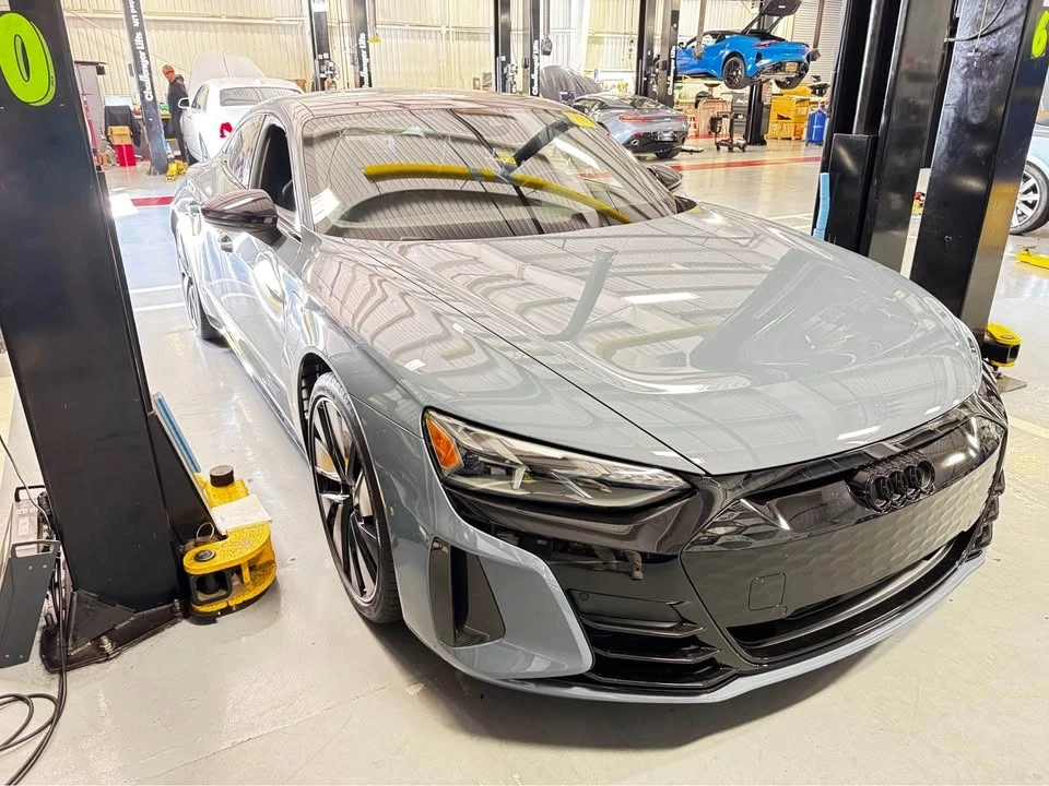2022 Audi e-tron GT - Image 5 of 9