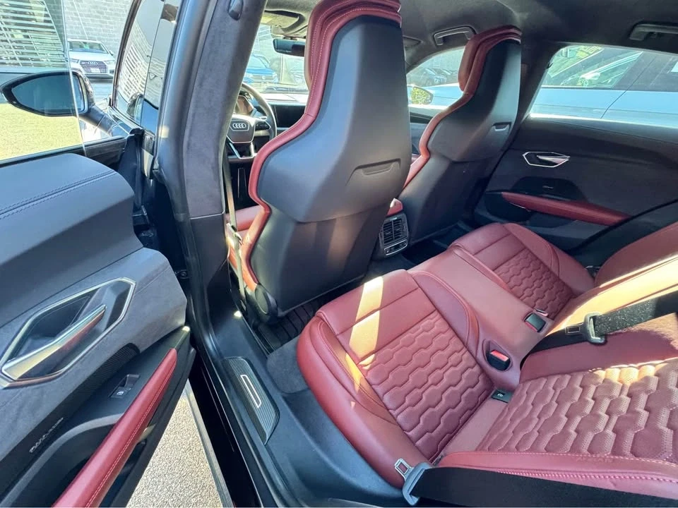 2022 Audi e-tron GT - Image 7 of 8