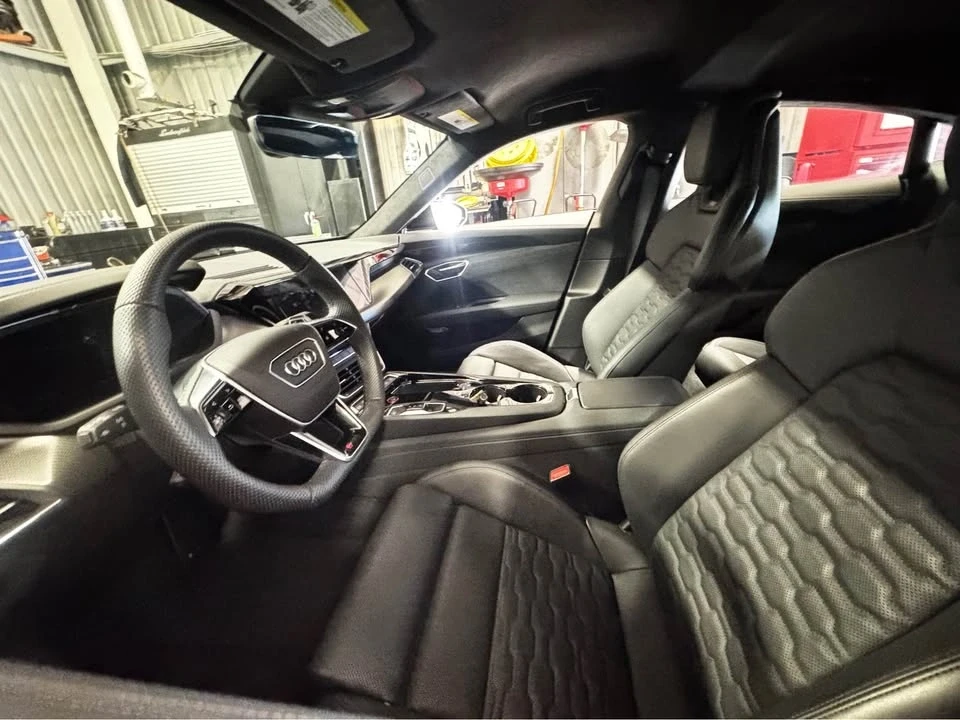 2022 Audi e-tron GT - Image 8 of 9