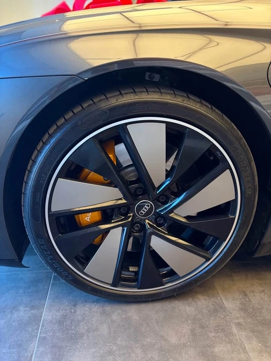 2022 Audi e-tron GT - Image 4 of 10