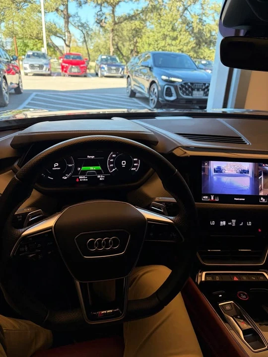 2022 Audi e-tron GT - Image 7 of 10