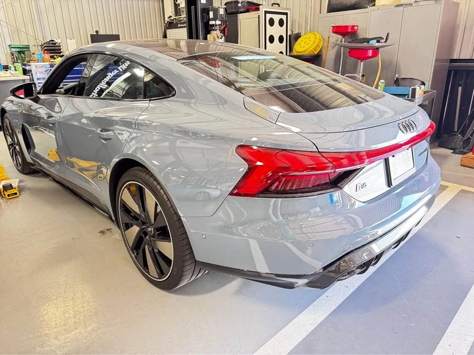 2022 Audi e-tron GT - Image 2 of 9