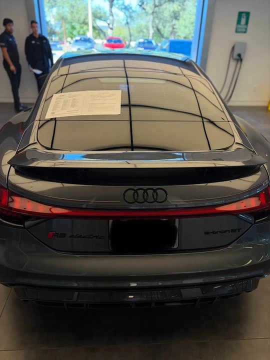 2022 Audi e-tron GT - Image 9 of 10