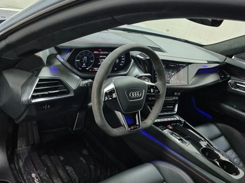 2022 Audi e-tron GT - Image 8 of 11