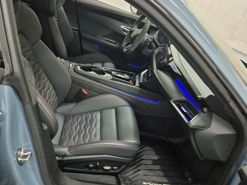2022 Audi e-tron GT - Image 9 of 11