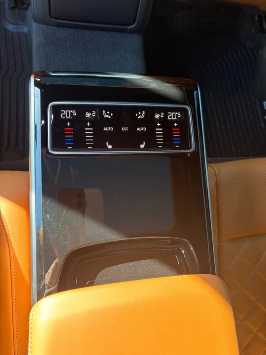 2022 Audi D5 S8 - Image 14 of 18