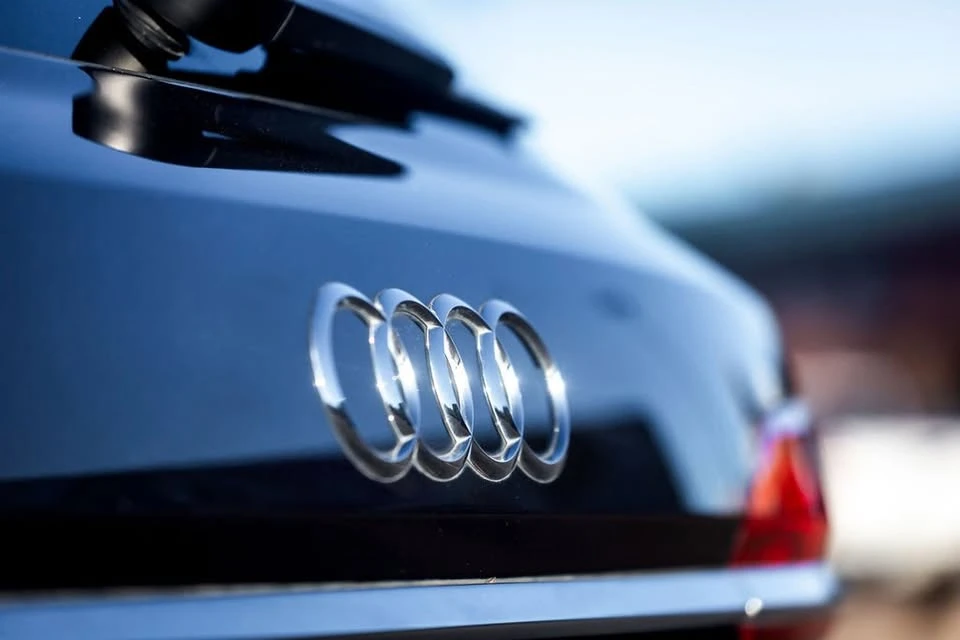 2022 Audi SQ7 - Image 2 of 15