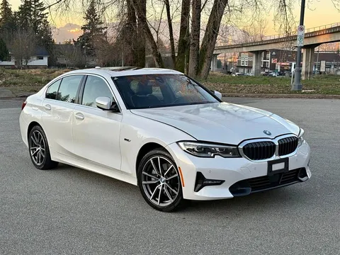 2022 BMW 330e xDrive Plug-in Hybrid