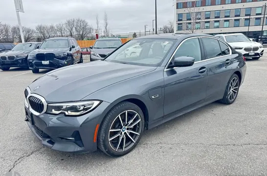 2022 BMW 330e xDrive Sedan
