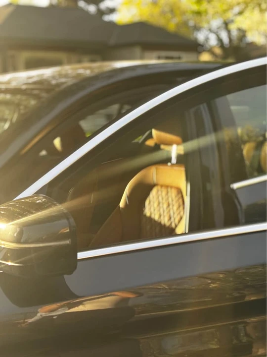 2022 BMW - Image 3 of 4
