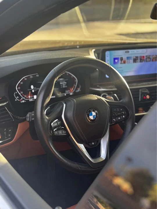 2022 BMW - Image 2 of 4